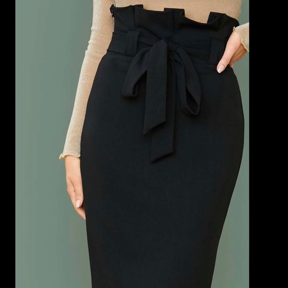 Black High Waisted skirt 🥳 - Picture 2 of 4